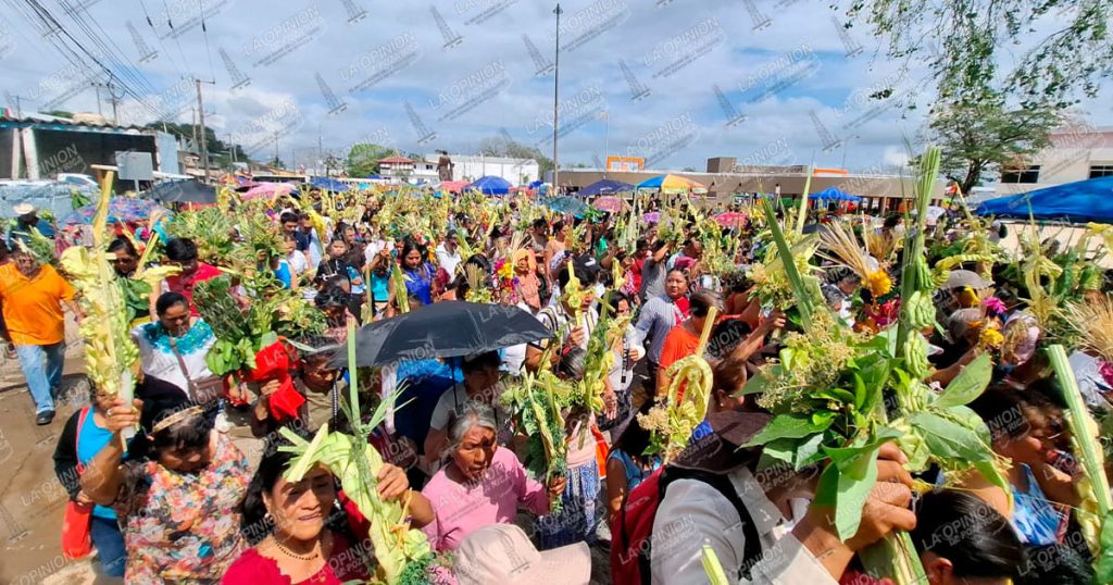 Con procesión celebran el Domingo de Ramos