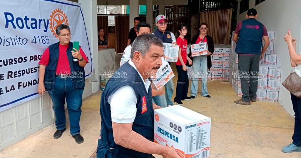 Rotary entrega más de 2,700 apoyos alimentarios a familias afectadas por inundación en Poza Rica y la región