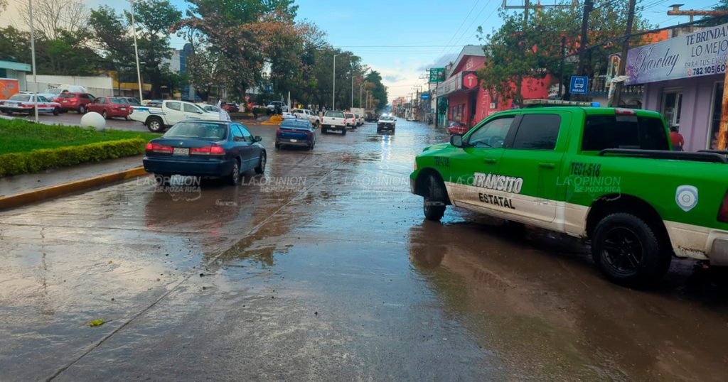 Operativo de Tránsito del Estado en calles inundadas por lluvias Operativo de Tránsito del Estado en calles inundadas por lluvias