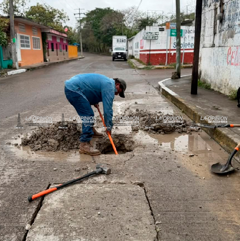 Repara CAEV fugas en red principal y restablece servicio de agua