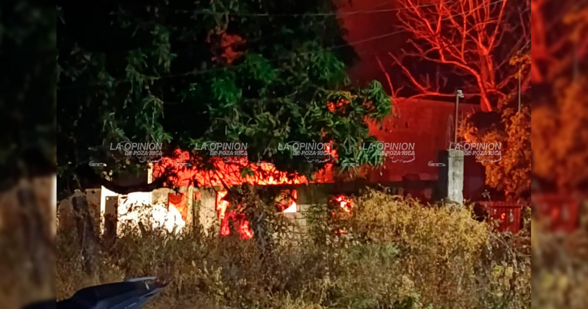 Incendio en una vivienda moviliza a corporaciones Incendio en una vivienda moviliza a corporaciones