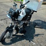 Se pasa alto y chocó