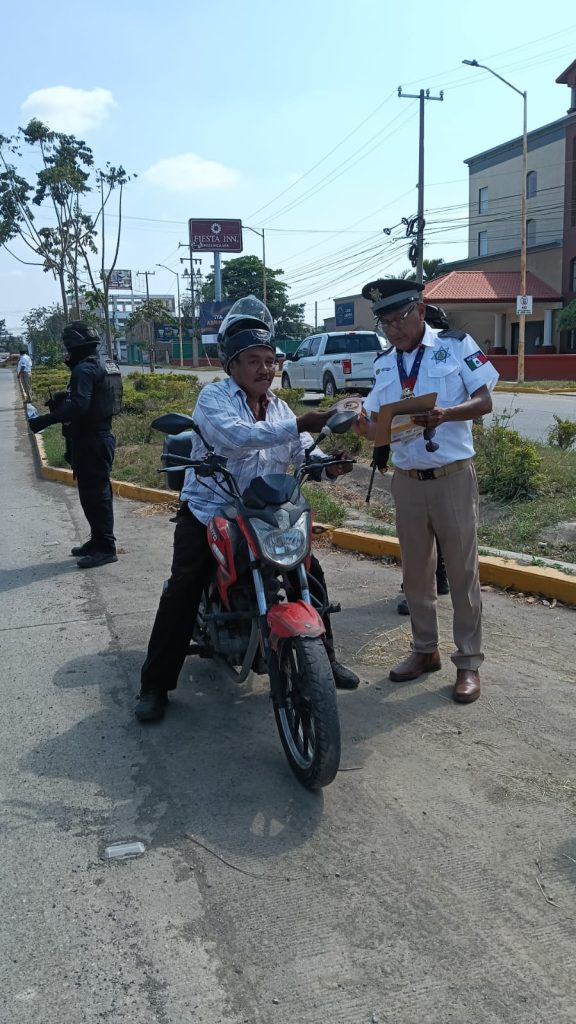 Va operativo de amonestación y concientización a motociclistas
