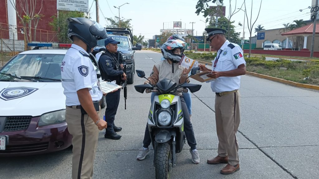 Va operativo de amonestación y concientización a motociclistas