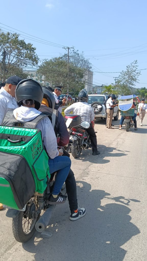 Va operativo de amonestación y concientización a motociclistas