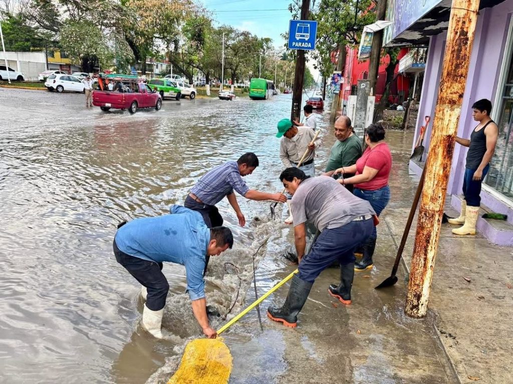 Protección Civil mantiene operativo por lluvias en la ciudad Protección Civil mantiene operativo por lluvias en la ciudad
