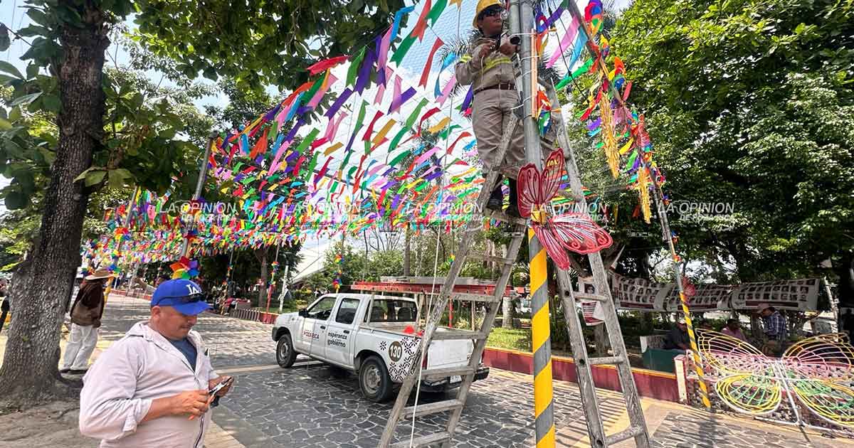 Realizan acciones de embellecimiento en el Parque Juárez Realizan acciones de embellecimiento en el Parque Juárez