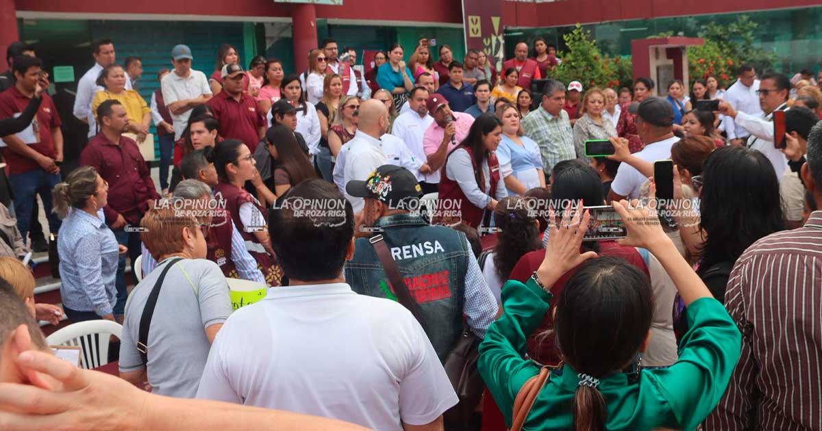 Refuerza Adanely Rodríguez suministro de agua, con apoyo de piperos y CAEV Refuerza Adanely Rodríguez suministro de agua, con apoyo de piperos y CAEV