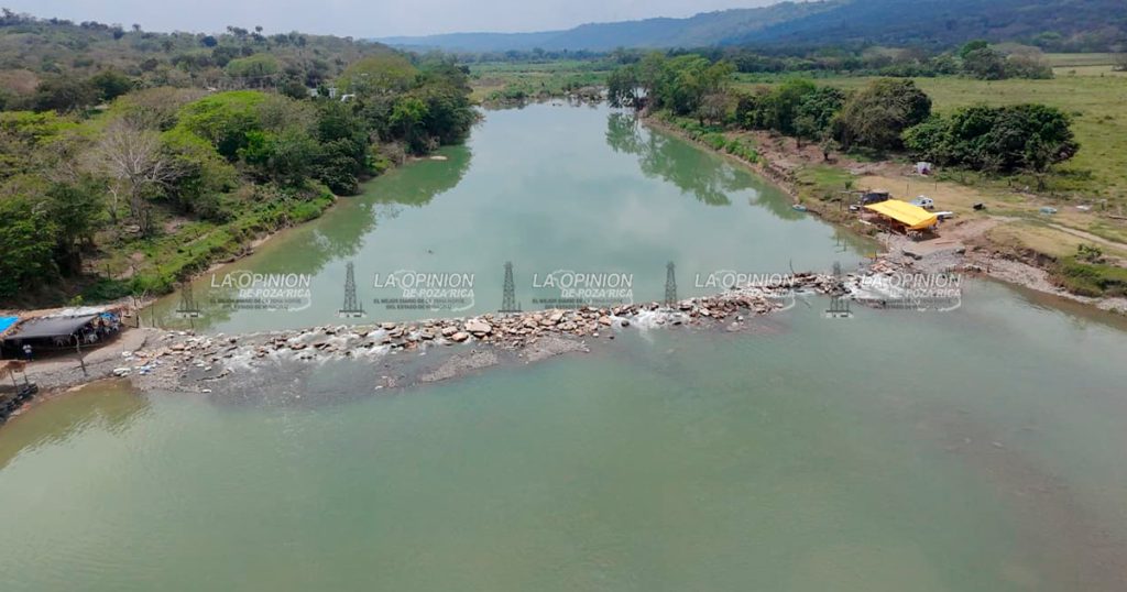 Refuerzan trabajos en captación del río Cazones para asegurar suministro de agua Refuerzan trabajos en captación del río Cazones para asegurar suministro de agua