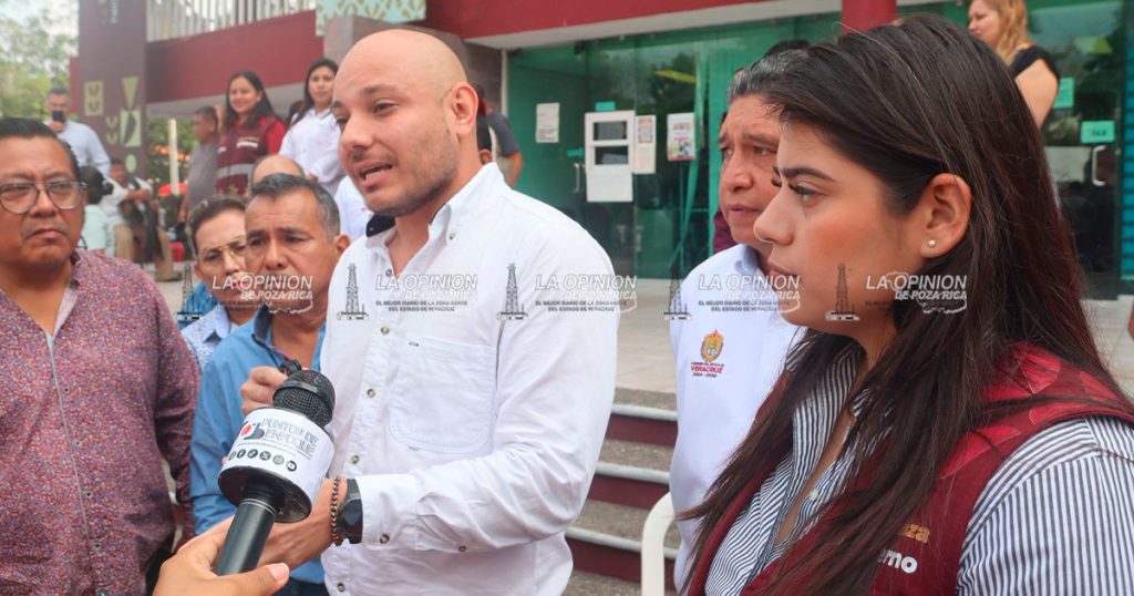 Refuerza Adanely Rodríguez suministro de agua, con apoyo de piperos y CAEV Refuerza Adanely Rodríguez suministro de agua, con apoyo de piperos y CAEV