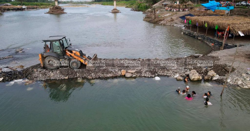 Refuerzan trabajos en captación del río Cazones para asegurar suministro de agua Refuerzan trabajos en captación del río Cazones para asegurar suministro de agua