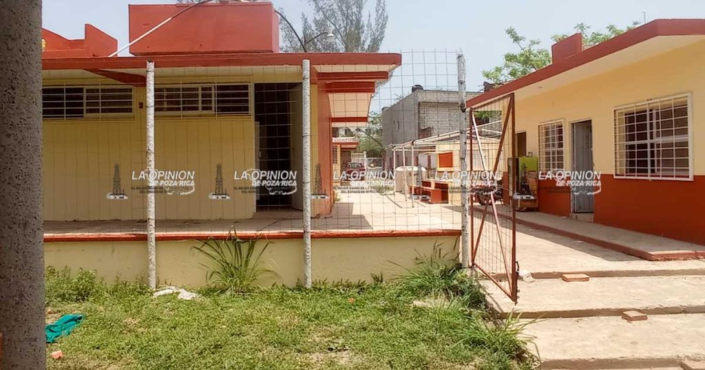 Alumnos de una primaria seguirán tomando clases fuera del plantel Alumnos de una primaria seguirán tomando clases fuera del plantel