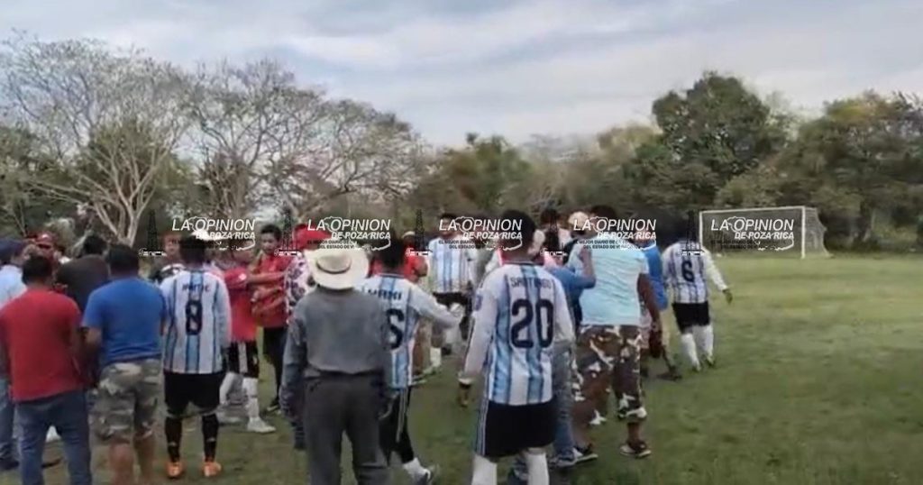 Encuentro de fútbol termina en batalla campal Encuentro de fútbol termina en batalla campal