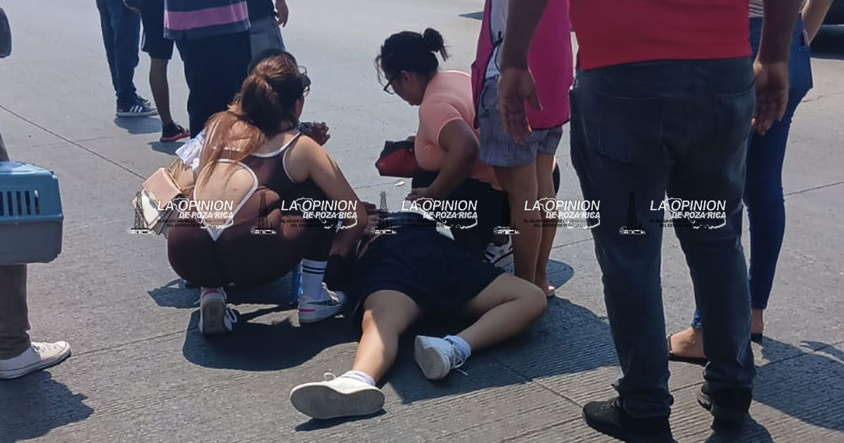 Joven es llevada al hospital tras aventarse de puente en Veracruz puerto Joven es llevada al hospital tras aventarse de puente en Veracruz puerto