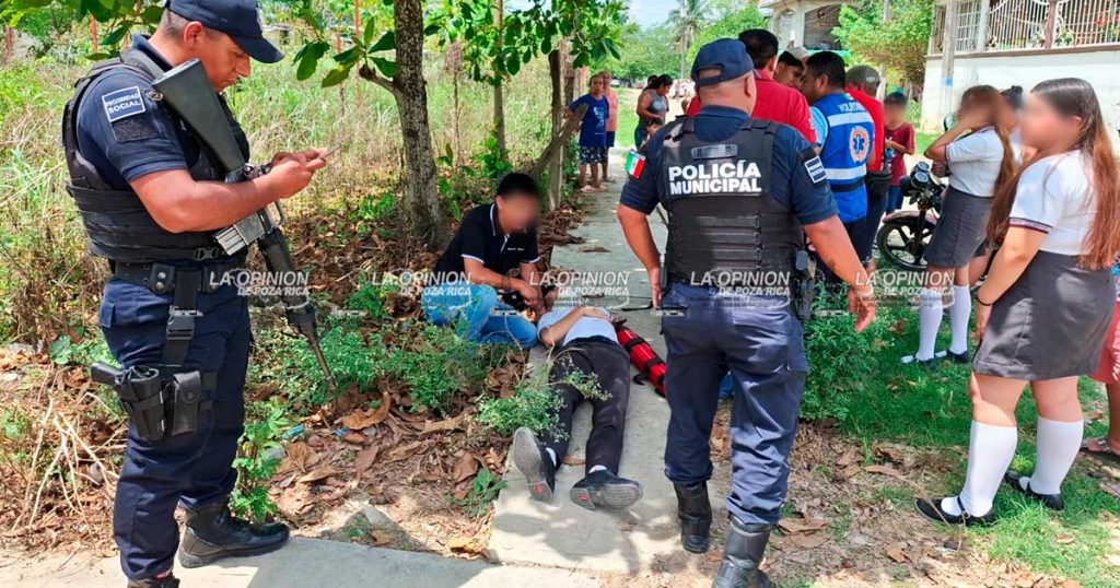 Accidente de motocicleta; dos estudiantes lesionados Accidente de motocicleta; dos estudiantes lesionados
