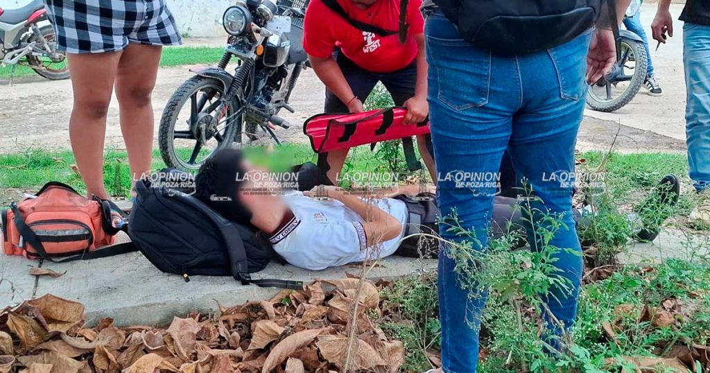 Accidente de motocicleta; dos estudiantes lesionados Accidente de motocicleta; dos estudiantes lesionados