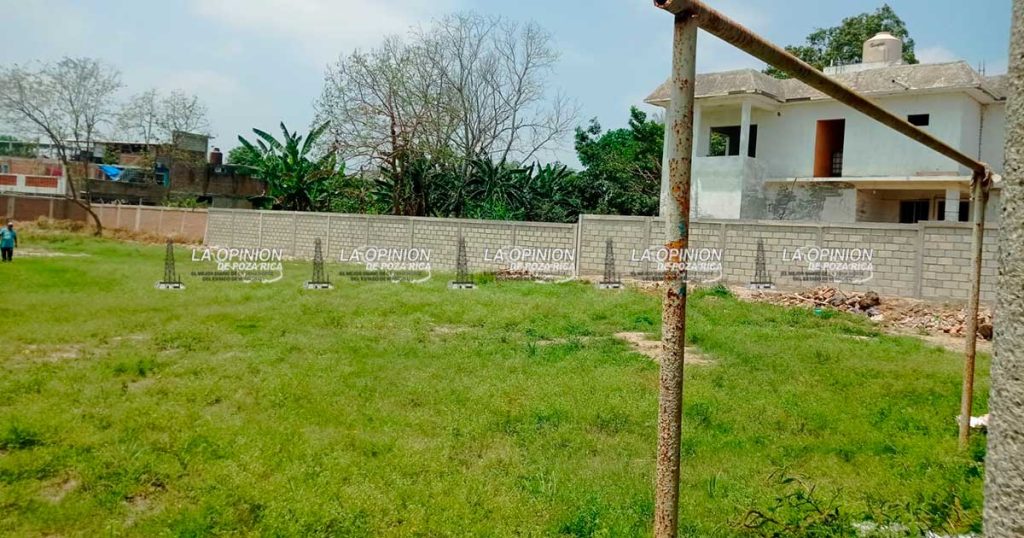 Alumnos de una primaria seguirán tomando clases fuera del plantel Alumnos de una primaria seguirán tomando clases fuera del plantel