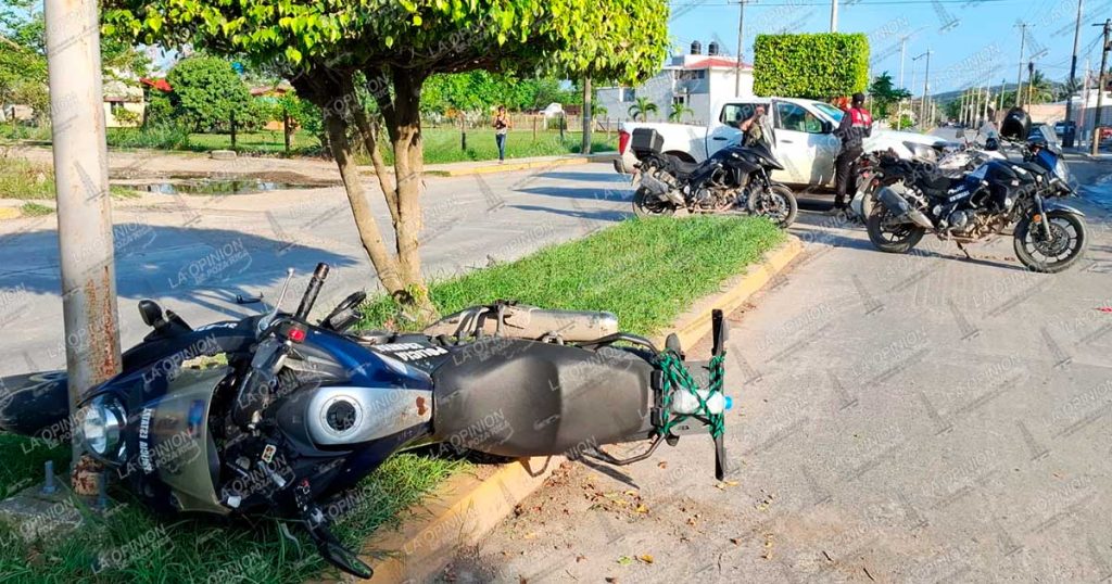 Motopatrulla contra camioneta; oficial de SSP resulta lesionado Motopatrulla contra camioneta; oficial de SSP resulta lesionado