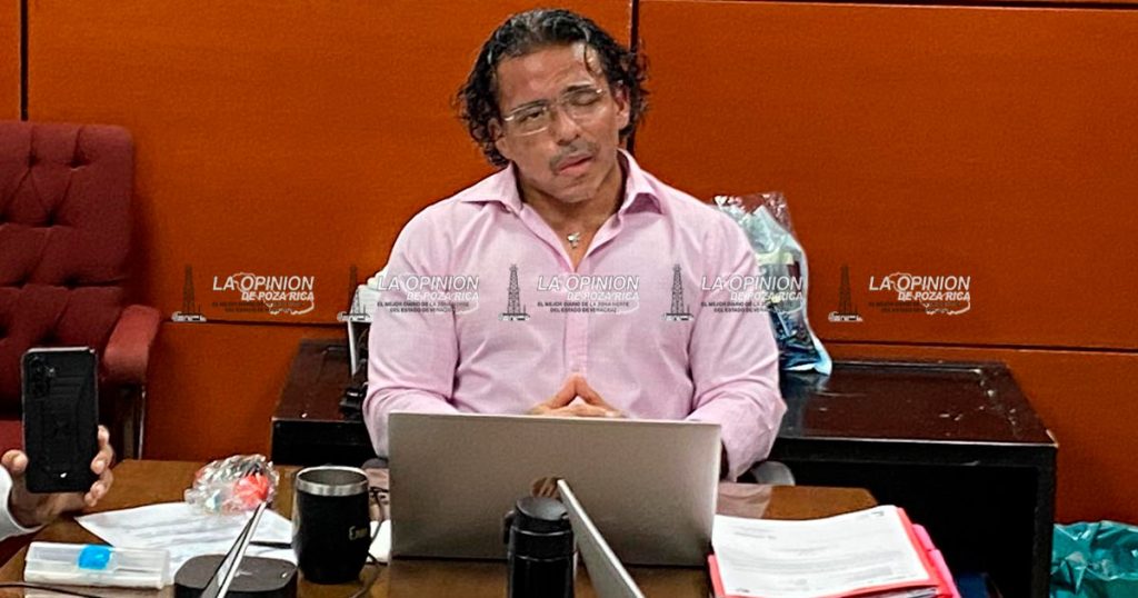 Se manifiestan y encaran al director del Hospital Regional de PEMEX Se manifiestan y encaran al director del Hospital Regional de PEMEX
