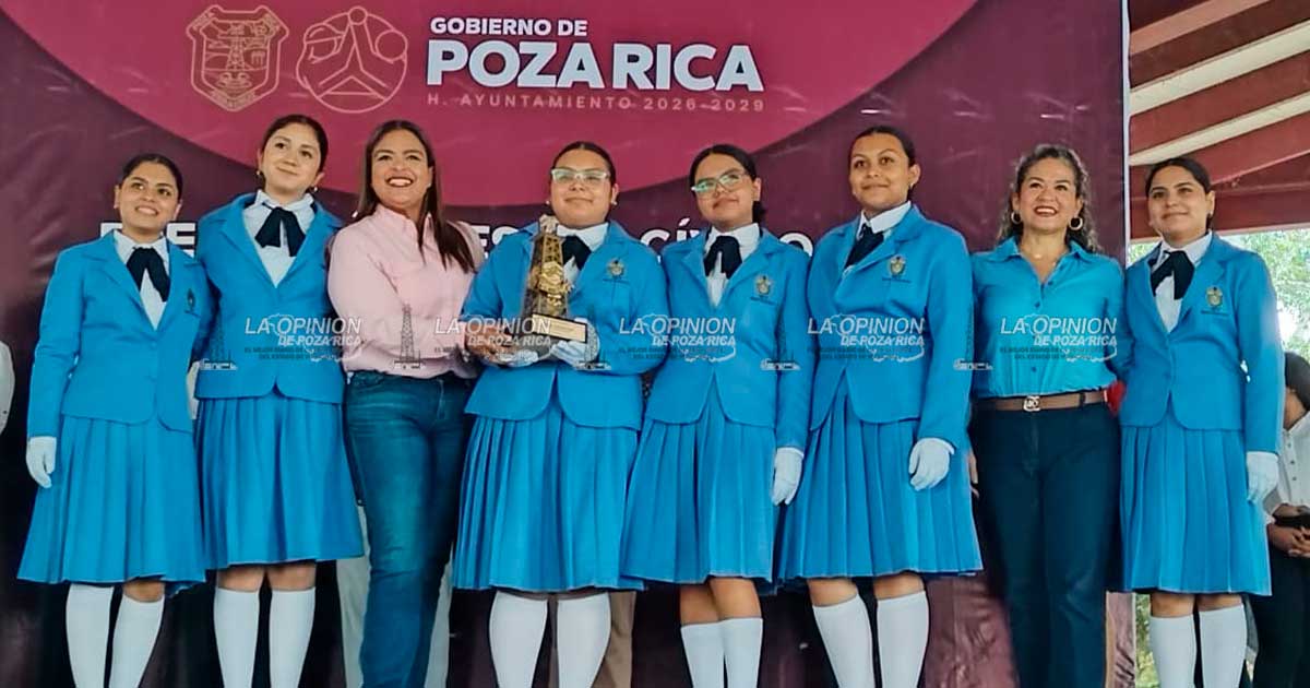 Premian a los primeros lugares del desfile del 18 de Marzo