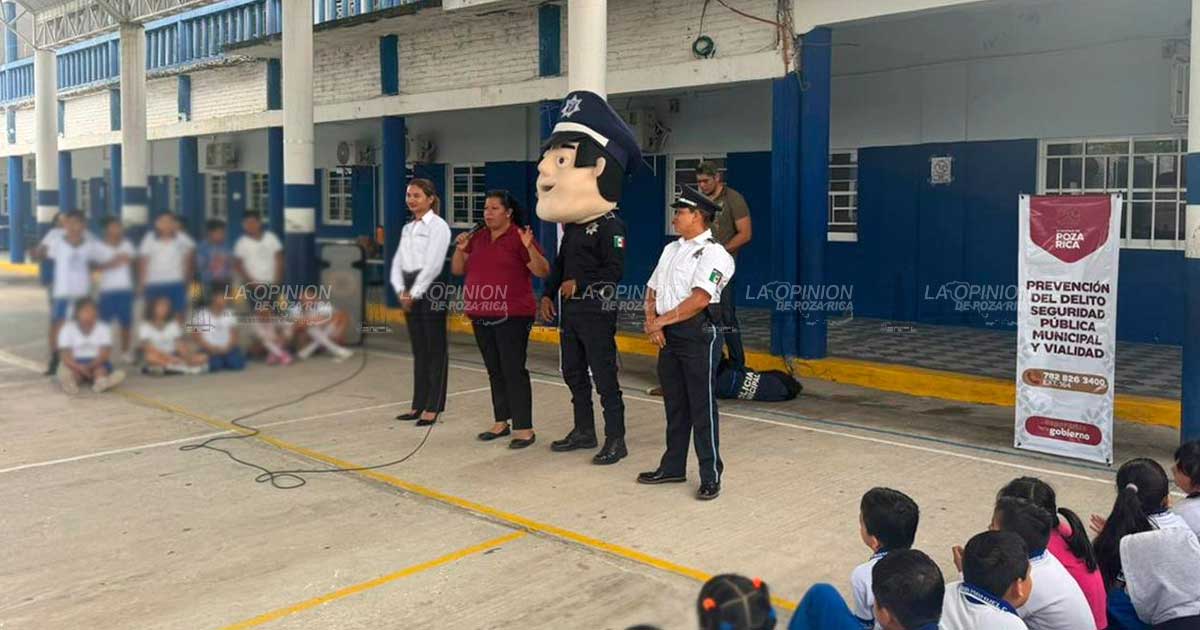 Llevan acciones preventivas a la primaria C. Tello Llevan acciones preventivas a la primaria C. Tello