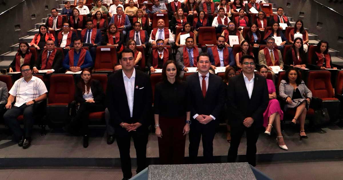 Egresados del Consorcio Clavijero reciben Actas de Recepción Profesional y de Grado Egresados del Consorcio Clavijero reciben Actas de Recepción Profesional y de Grado
