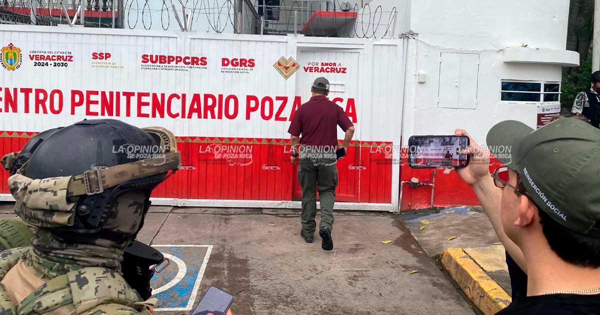 Recorre funcionario estatal instalaciones del CERESO Poza Rica