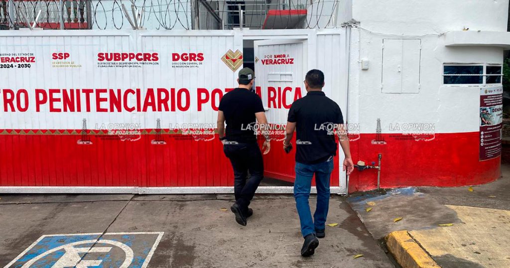 Recorre funcionario estatal instalaciones del CERESO Poza Rica Recorre funcionario estatal instalaciones del CERESO Poza Rica