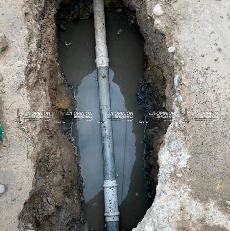 Repara CAEV fugas en red principal y restablece servicio de agua