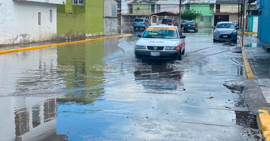 Tromba genera enorme laguna de aguas negras en Las Gaviotas Tromba genera enorme laguna de aguas negras en Las Gaviotas
