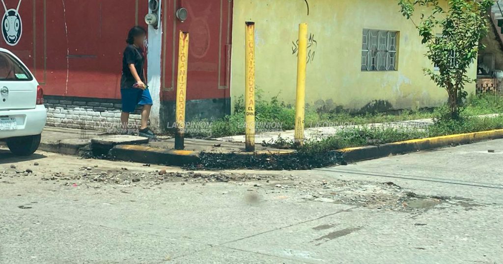 Derrame de hidrocarburo contamina viviendas y vehículos Derrame de hidrocarburo contamina viviendas y vehículos