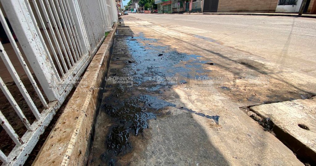 Derrame de hidrocarburo contamina viviendas y vehículos Derrame de hidrocarburo contamina viviendas y vehículos