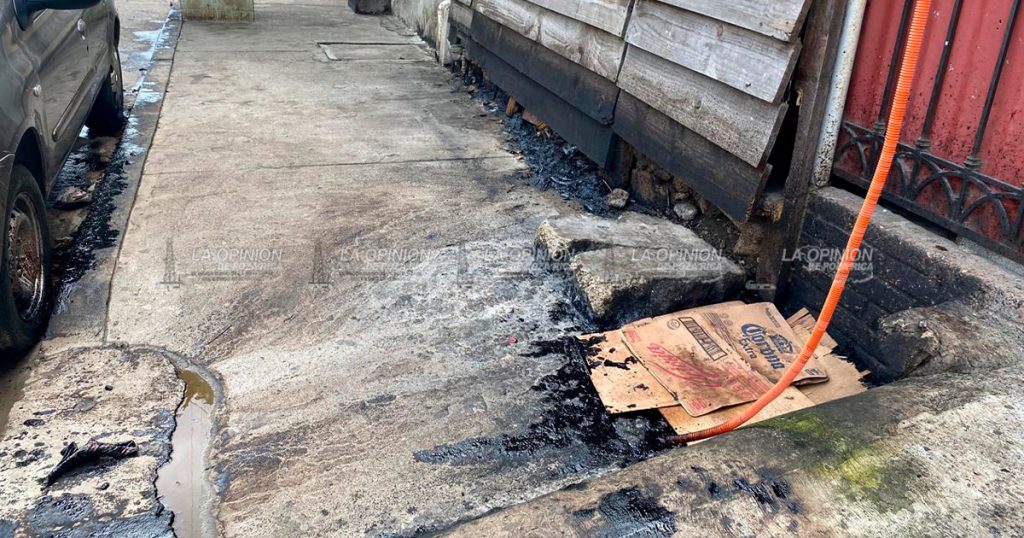 Derrame de hidrocarburo contamina viviendas y vehículos Derrame de hidrocarburo contamina viviendas y vehículos