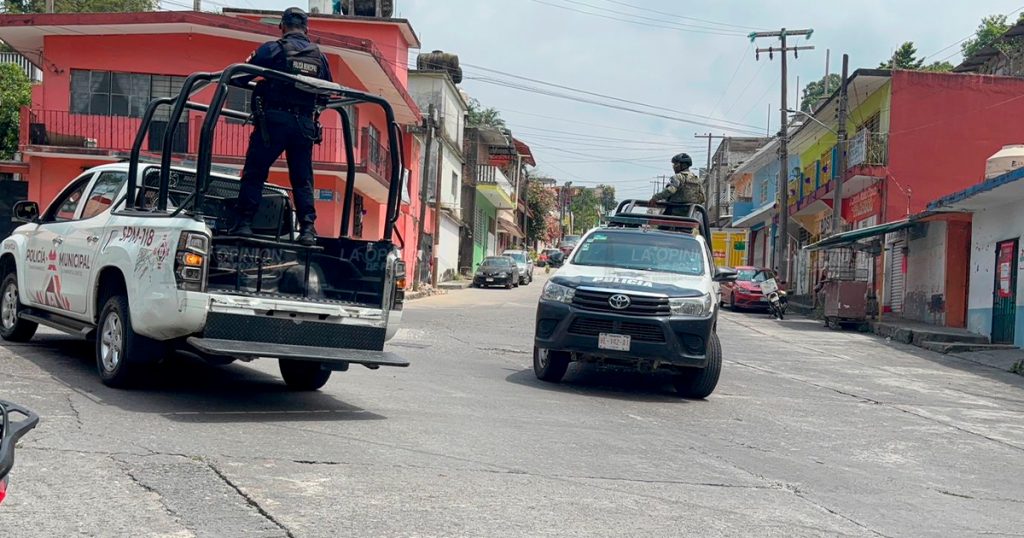 Atacan a balazos a mujer en la calle Abasolo