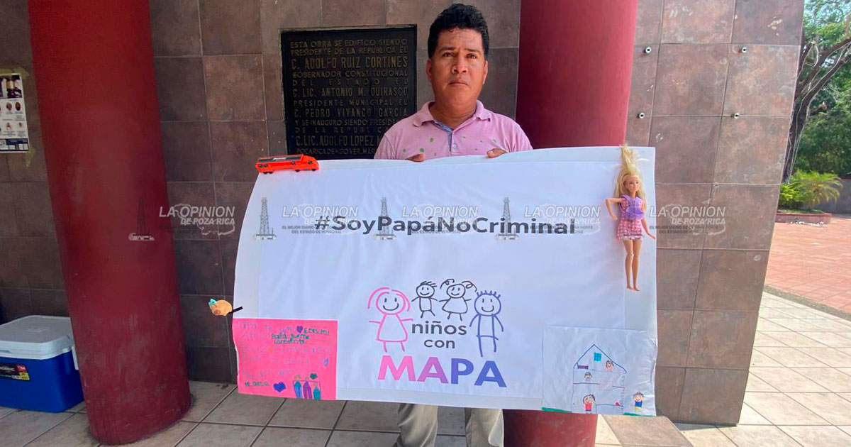 Hombre protesta por la descriminalización Hombre protesta por la descriminalización