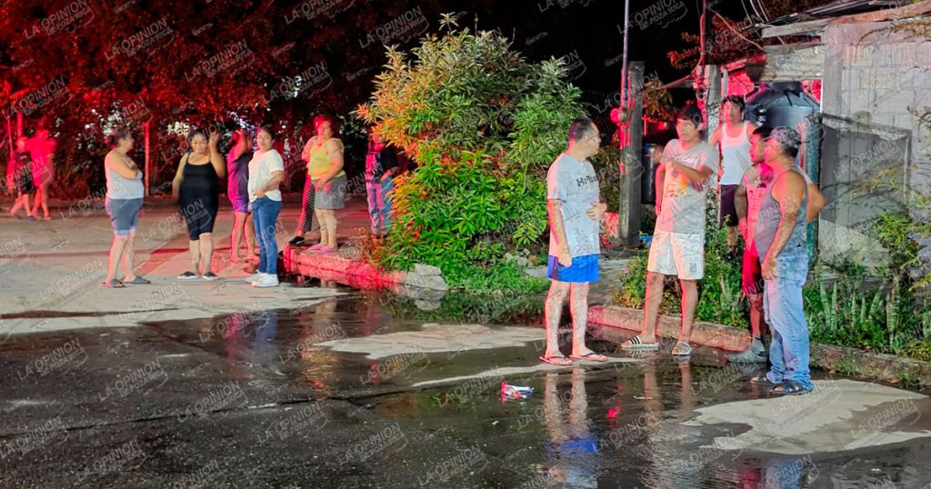 Incendio consume cochera Incendio consume cochera