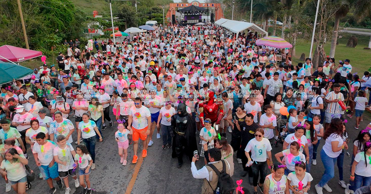 Carrera Neón Colors llena de color y convivencia a Tihuatlán