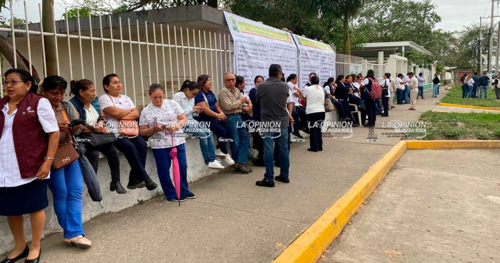 Se manifiestan trabajadores de SESVER en la Jurisdicción Sanitaria N. 3 Se manifiestan trabajadores de SESVER en la Jurisdicción Sanitaria N. 3