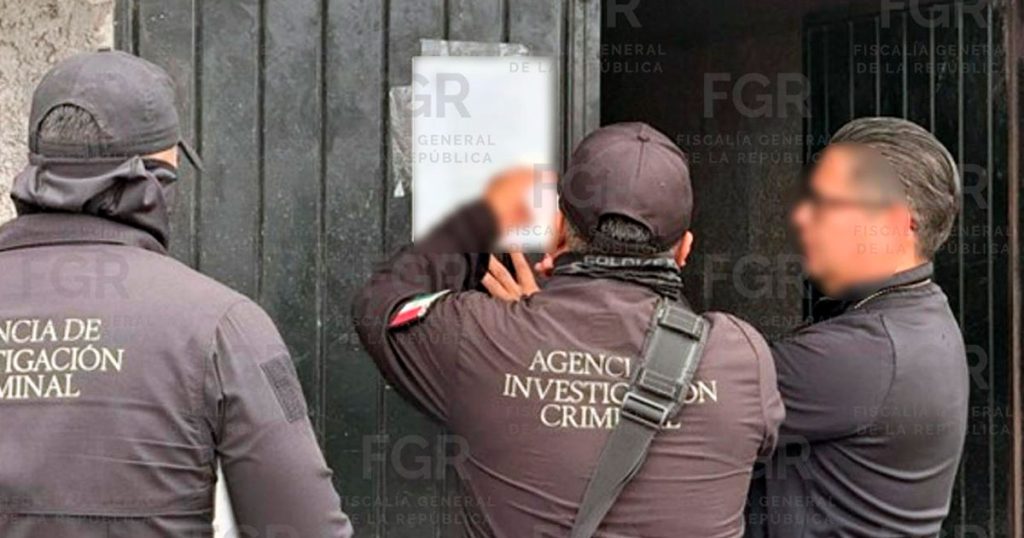 FGR asegura más de mil litros de hidrocarburo tras cateos FGR asegura más de mil litros de hidrocarburo tras cateos