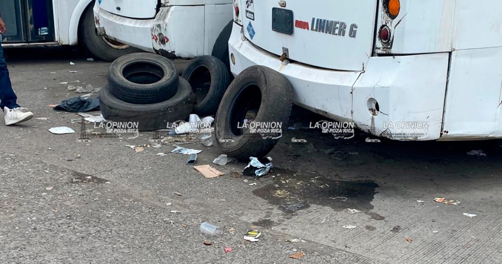 Cientos de llantas generan presencia de mosco en el parador Urbano Cientos de llantas generan presencia de mosco en el parador Urbano