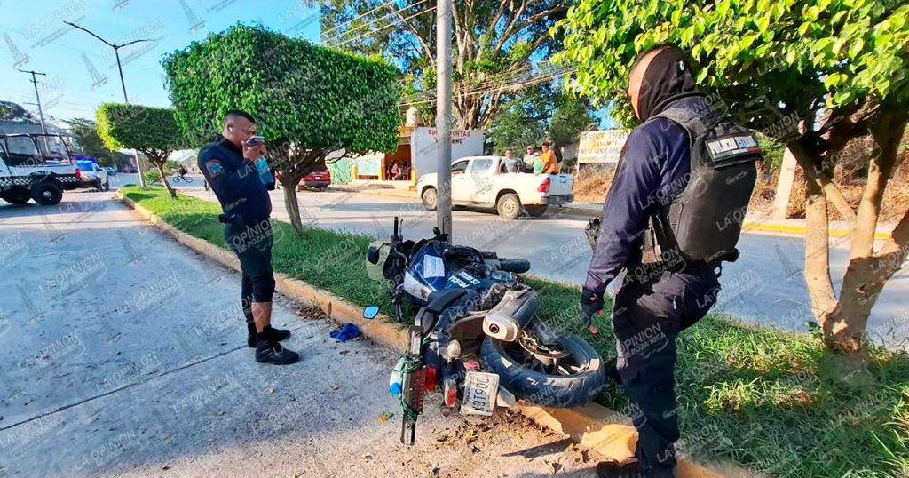 Motopatrulla contra camioneta; oficial de SSP resulta lesionado Motopatrulla contra camioneta; oficial de SSP resulta lesionado
