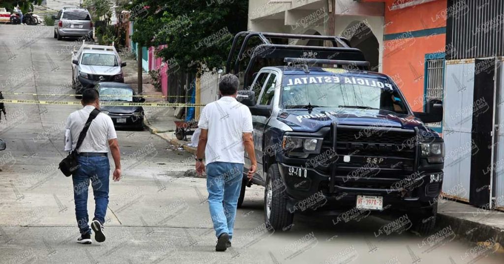 Cae muerto en la vía pública Cae muerto en la vía pública