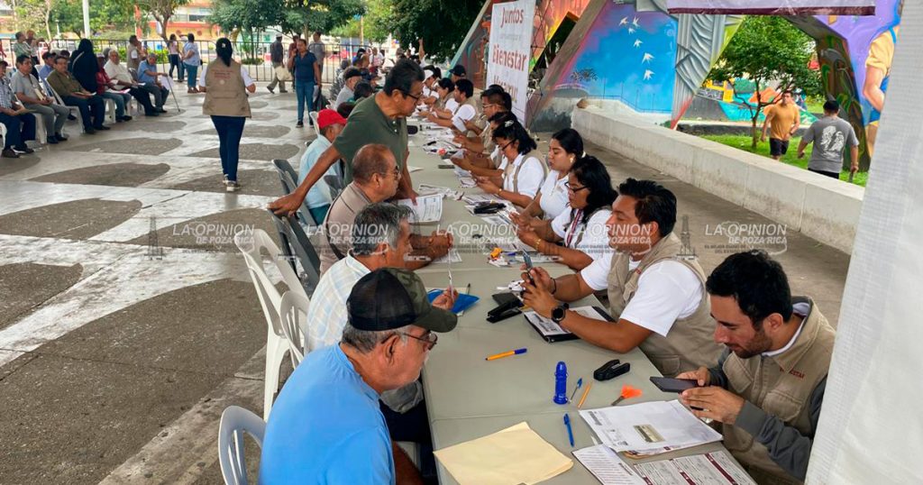 Reciben tarjeta Mujeres Bienestar y Pensión para Adulto Mayor Reciben tarjeta Mujeres Bienestar y Pensión para Adulto Mayor