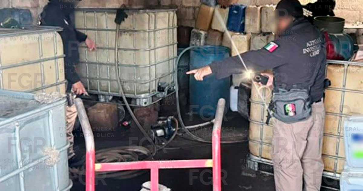 FGR asegura más de mil litros de hidrocarburo tras cateos FGR asegura más de mil litros de hidrocarburo tras cateos