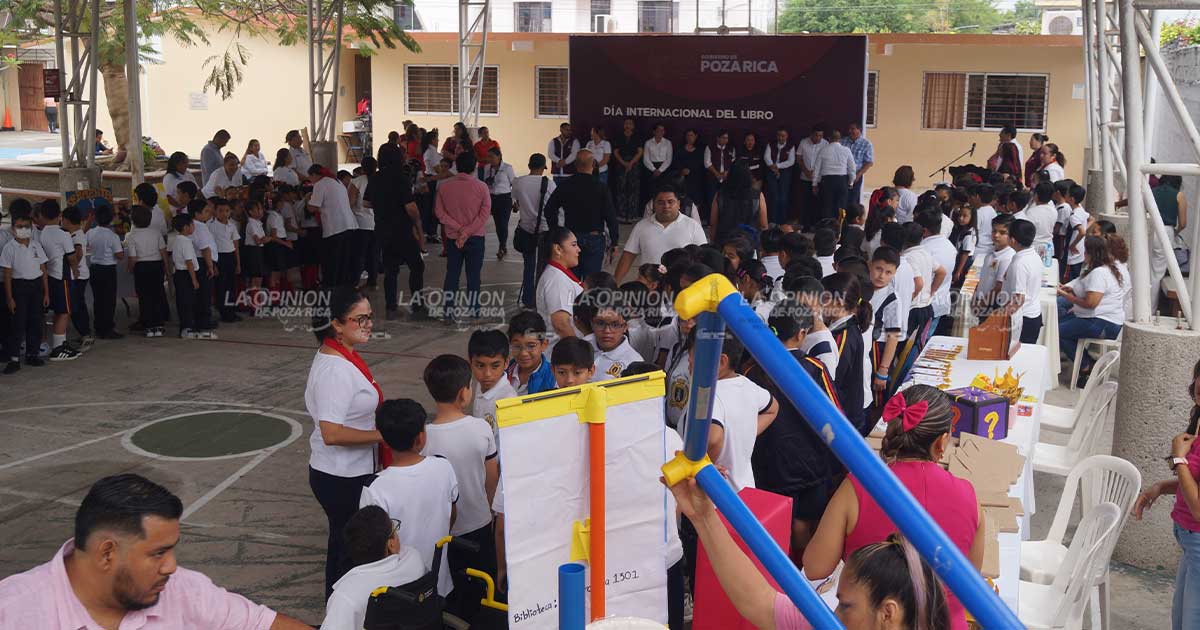 Páginas impresas acaparan atención de niñas y niños Páginas impresas acaparan atención de niñas y niños