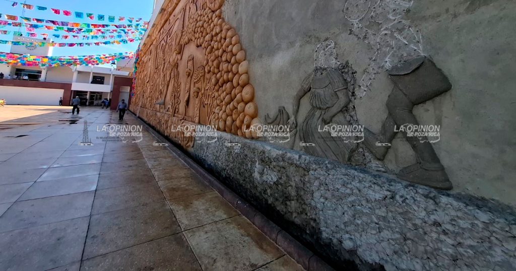 Opacidad en obra de la plaza cívica Opacidad en obra de la plaza cívica