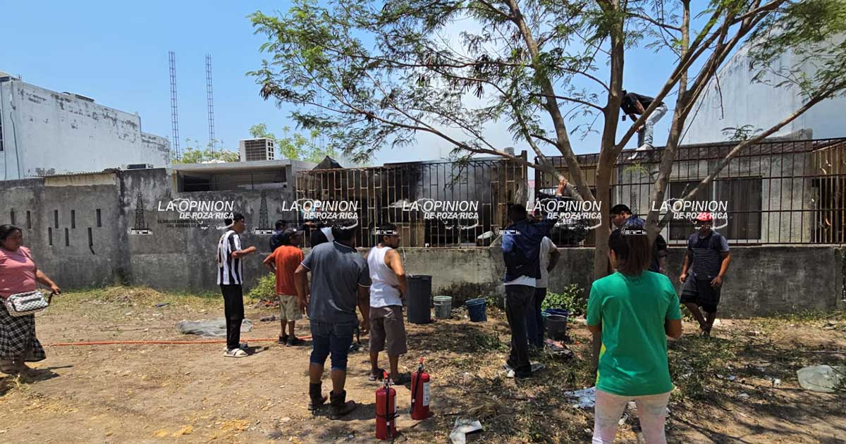 Adolescente sale ilesa de incendio de su vivienda en Medellín de Bravo Adolescente sale ilesa de incendio de su vivienda en Medellín de Bravo