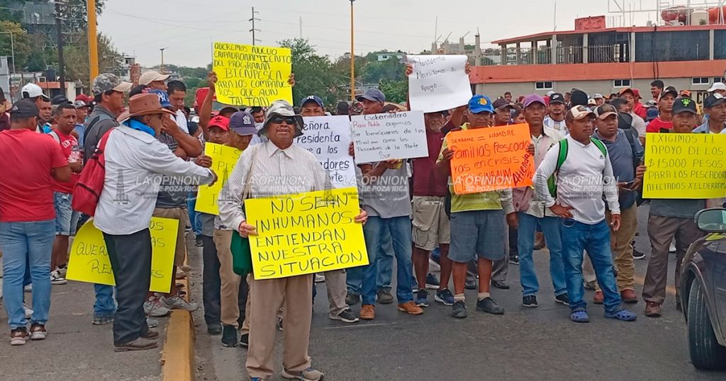Pescadores bloquean el Puente Tuxpan Pescadores bloquean el Puente Tuxpan
