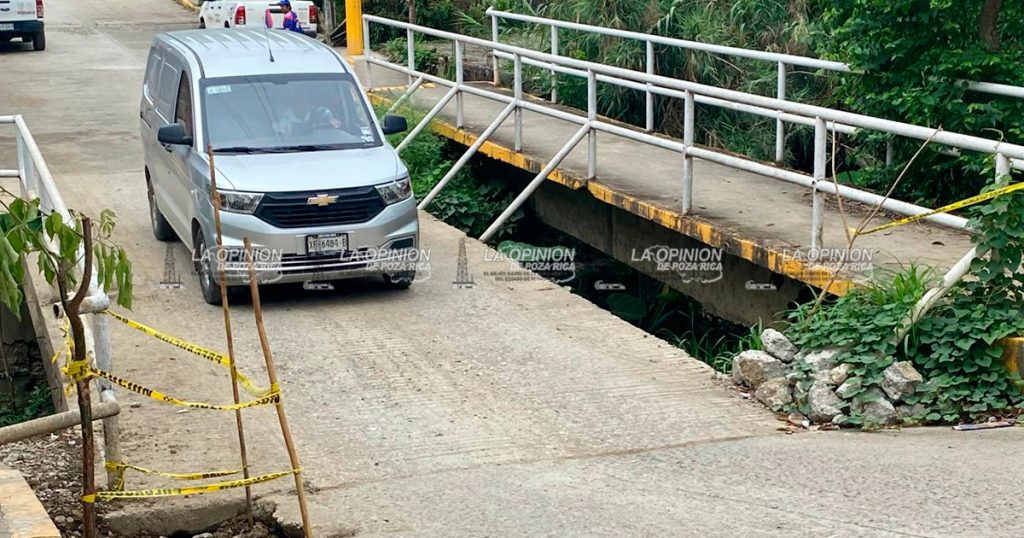 Puente vehicular registra daños en su estructura reportan vecinos Puente vehicular registra daños en su estructura reportan vecinos