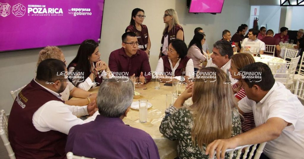 Arropan autoridades a elementos municipales el Día del Policía veracruzano Arropan autoridades a elementos municipales el Día del Policía veracruzano